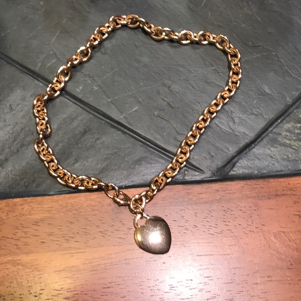 NWOT Heart shaped necklace